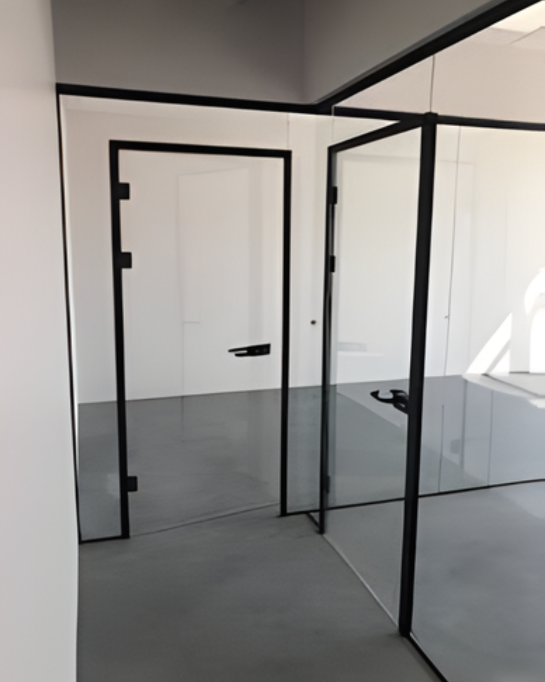 frameless partitions
