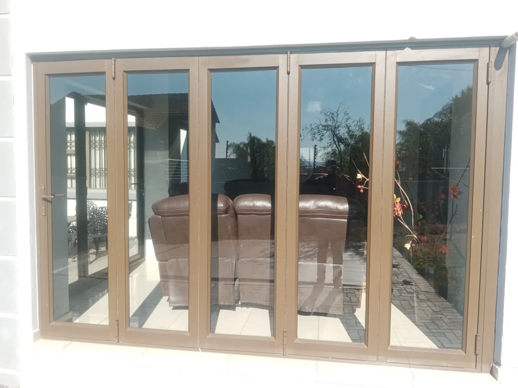 Aluminium folding doors